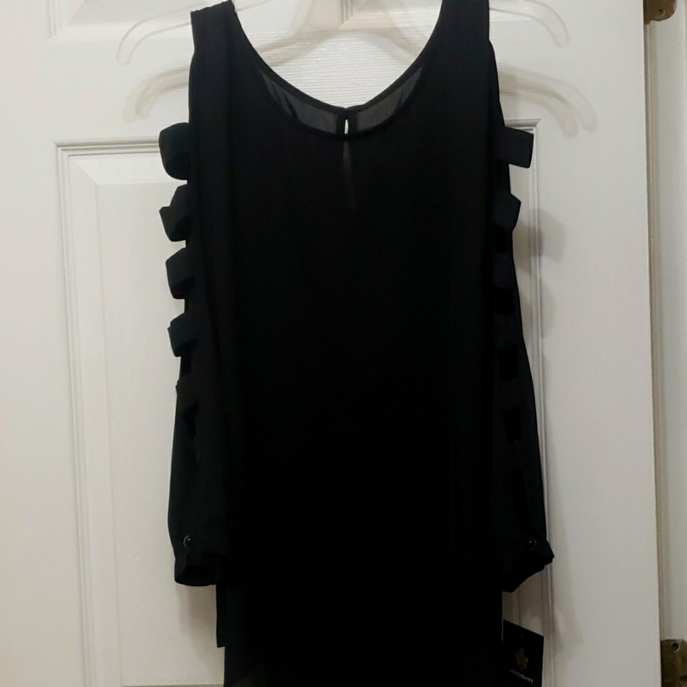 Off the shoulder blousr